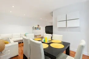 Spacious Refurbished with Parking-3BD 2BT-Retiro - Image 3