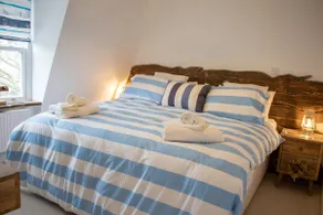 The Beach House, Driftwood, bespoke apartment with private parking - Image 3