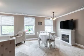 Modern Elegance in the Heart of Downtown Tacoma King Bed Parking AC - Image 4