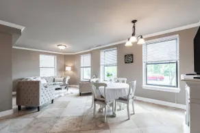 Modern Elegance in the Heart of Downtown Tacoma King Bed Parking AC - Image 5