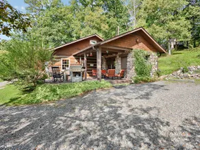 Stylish log home 6.5 miles to downtown Asheville - Image 2