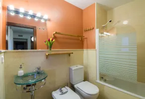 Fernando's Apartments, Apartment 7: Two bedrooms. - Image 4