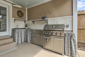 2 Blocks to Stewart Beach: Home w/ Backyard Oasis - Image 2