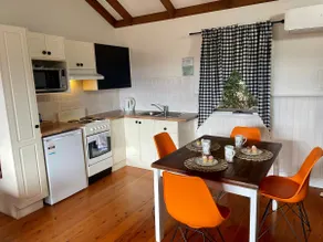 Tea Tree Cabin - Cosy & Tranquil Queen Studio - Image 3