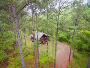 Broken Bow Escape w/ Hot Tub & Basketball Court! - Image 3