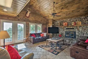Broken Bow Mountaintop Home w/ Hot Tub! - Image 5