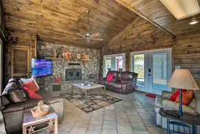 Broken Bow Mountaintop Home w/ Hot Tub! - Image 4