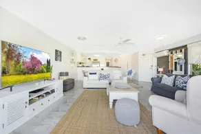 Hampton's Style Beach Retreat in Noosa's Heart - Image 5