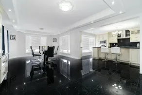 Brampton Mansion Getaway! - Image 4