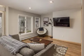 Elegant 2BR Retreat Prime Downtown Location Overlooking Parks Greenbelt - Image 3