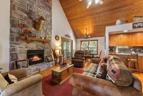 Whispering Woods Lodge-Sleeps 10 Home - Image 3