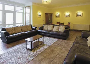 Lovely Large home 10 Minute Walk to Barmouth Beach - Image 3