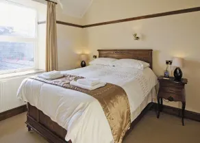 Lovely Large home 10 Minute Walk to Barmouth Beach - Image 2
