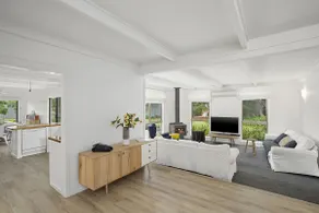 Serene Lonsdale Getaway - Image 2