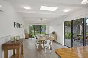 Serene Lonsdale Getaway - Image 5