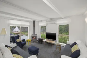 Serene Lonsdale Getaway - Image 3