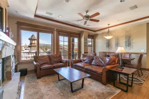 Iron Horse Lodge South 401 by East West Hospitality - Image 2