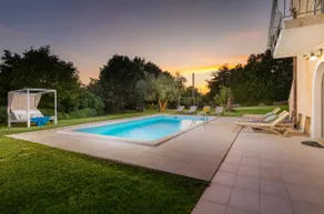 Luxurious villa with private pool, billiards, darts and trampoline. - Image 3