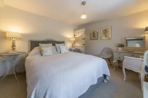 Denne lille seaside luksus sommerhus er perfekt til en kort pause eller længere ophold. - Image 4