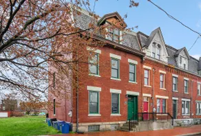 Beautifully Restored and huge townhouse, sleeps 14 - Image 1