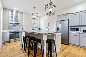 Beautifully Restored and huge townhouse, sleeps 14 - Image 2