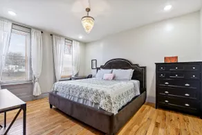 Beautifully Restored and huge townhouse, sleeps 14 - Image 4
