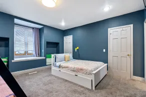 Beautifully Restored and huge townhouse, sleeps 14 - Image 5