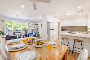 Cuddles Cottage, 4 Christmas Bush Avenue - air conditioned holiday house, 400 metres to Dutchies beach - Image 5