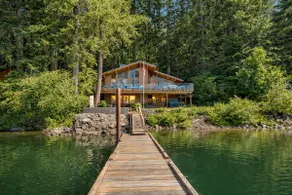 Lakefront|Dock|Hot Tub|Dogs|BBQ|NW Comfy Cabins - Image 2