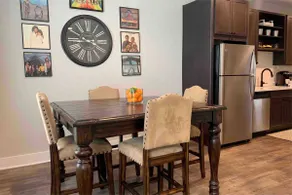 5miles to Downtown-King bed & 2 twins,Elevator,pet friendly - Image 5