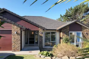 Deluxe Coastal Home & Award-winning Golf - Image 5