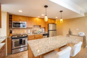 Spacious Penthouse Studio w/ Pool - KS 942 - Image 4