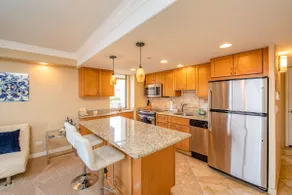 Spacious Penthouse Studio w/ Pool - KS 942 - Image 3