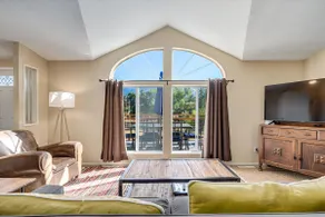 Calistoga Vineyard Getaway - Hot Tub and Tastings Included - Image 4