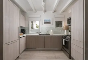 Private Guest House - Walk to Beach & Rosewood - Image 4