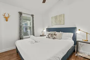 5 Minutes to Zilker & Barton Springs with Parking! - Image 3