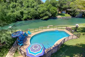 Inverness 216 proprio sul fiume Comal! Schlitterbahn !! Accesso alla piscina e al fiume! - Image 2