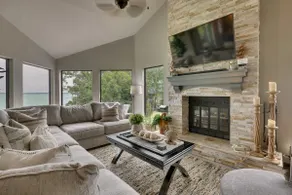 Lakehouse: Hot Tub, Waterslide, Game Room & Kayaks - Image 4