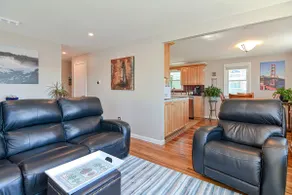Quiet Beverly residence near Danversport and Salem - Image 4