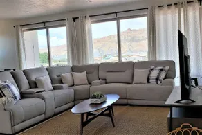 Lake Powell Modern Home with Views - Image 4