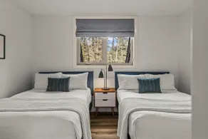 Mount Rundle Retreat: Pet-Friendly Escape w/ Pool - Image 4