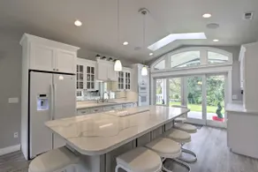 NY! Modern Tacoma stuga w / Deck & Pond! - Image 3