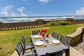 LUXURY BEACHFRONT LOWER COTTAGE, Entièrement rénové. E17 - Image 2