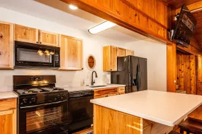 Brick Lodge | Hot Tub • Pool Table • WiFi - Image 5