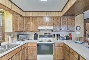 Pet-Friendly Second Row House Steps to Beach! - Image 5