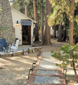 Charming Fox Cottage w/ Wood Burning Fireplace - Image 2