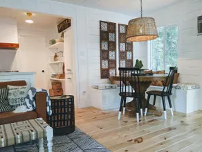 Charming Fox Cottage w/ Wood Burning Fireplace - Image 4