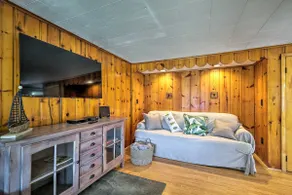 Picturesque Cottage with Sunroom on Ashmere Lake! - Image 5