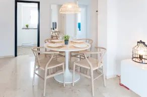Appartement confortable de style méditerranéen, à quelques mètres de la plage. Terrasse avec vue sur la mer. - .Location réservée familles - Image 4