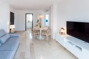 Appartement confortable de style méditerranéen, à quelques mètres de la plage. Terrasse avec vue sur la mer. - .Location réservée familles - Image 5